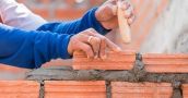 El trabajo registrado en la construcción bajó un 24,2% y se profundiza la crisis en el sector