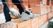 El trabajo registrado en la construcción retrocedió un 22,4% en marzo