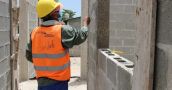 Los salarios en la construcción quedaron casi un 50% por debajo de la inflación