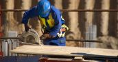 El trabajo registrado en la construcción cayó un 25,5% y acumula 19 meses en baja