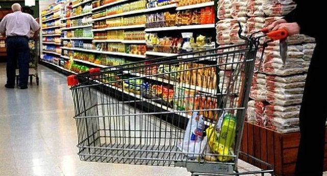 El consumo real en los supermercados se desplomó más de un 21%