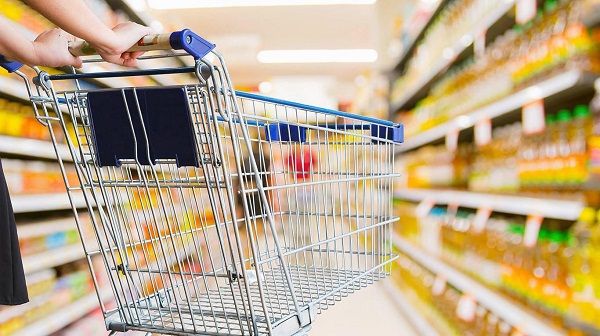 Las ventas en los supermercados cayeron un 4,9% en términos reales