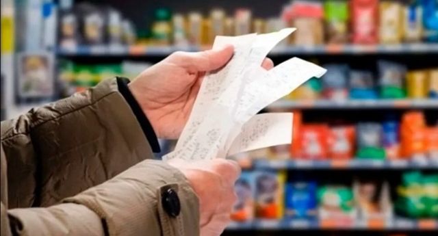Se derrumbó el consumo real en los supermercados: bajó un 28,4% interanual