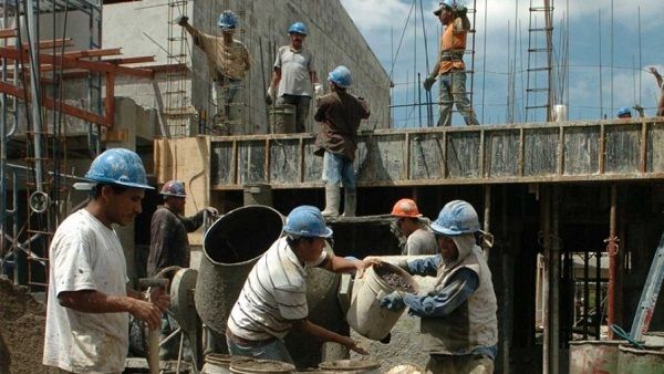 El empleo registrado en la construcción se desplomó en ...