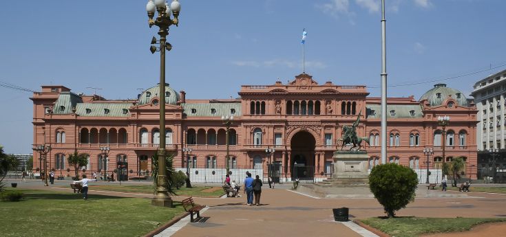 Los fondos nacionales cayeron en términos reales por encima del 6% en el primer cuatrimestre