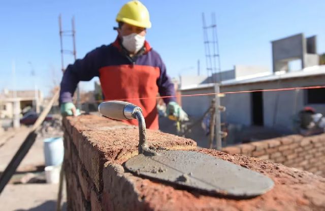 Construcción: los salarios quedaron un 65,3% por debajo de la inflación