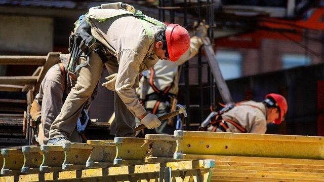 Los salarios en la construcción perdieron un 16,8% de su poder de compra