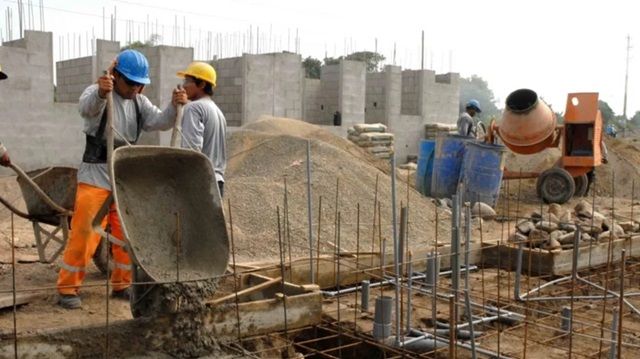 El empleo formal en la construcción acumula un año completo en baja