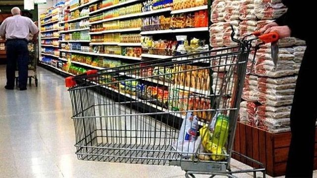 El consumo real en los supermercados se desplomó más de un 21%