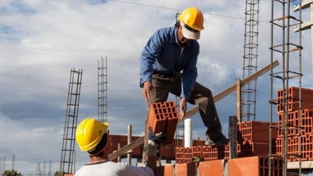 Construcción: los salarios crecieron un 236% en un año pero quedaron un 26% debajo de la inflación