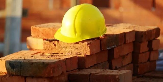 El empleo registrado en la construcción bajó un 26,1%