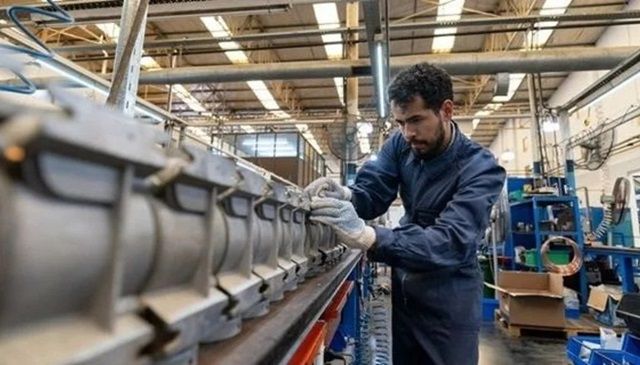 La recesión volvió a golpear al empleo formal en el sector privado: cayó un 9,2% en abril