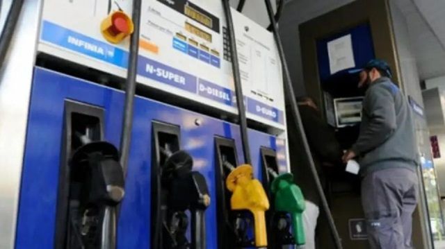 La venta de combustibles bajó un 12,1% en marzo