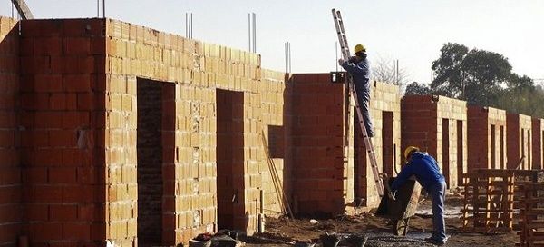 En agosto volvió a caer fuerte el empleo formal en la construcción