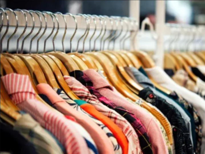 Las ventas de ropa en términos reales cayeron un 21%