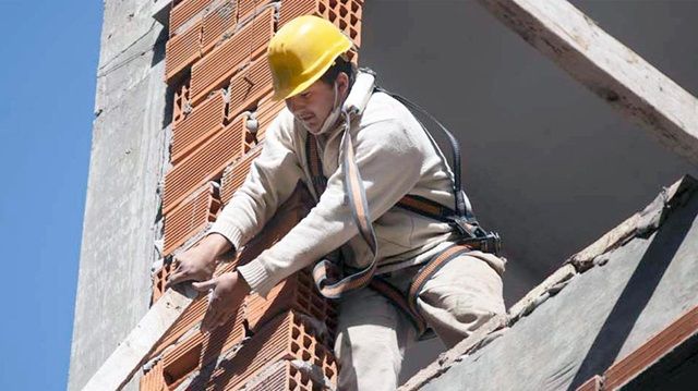 Los salarios registrados en la construcción aumentaron un 58,2% en un año y llegaron a $793.158