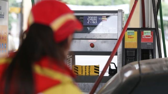 El consumo de combustibles tuvo una leve baja en abril