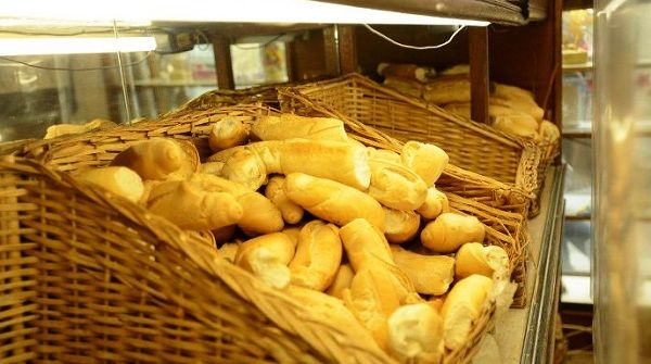 Entre junio y julio cayó el consumo de pan en los supermercados