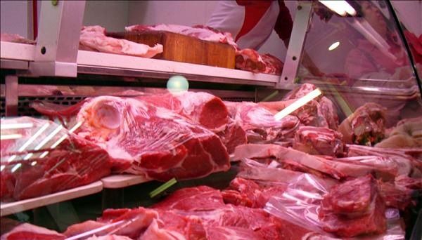 En el lapso de un año bajó un 16,3% el consumo de carne en los supermercados