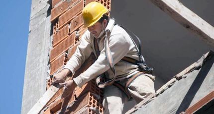 Los salarios registrados en la construcción aumentaron un 58,2% en un año y llegaron a $793.158
